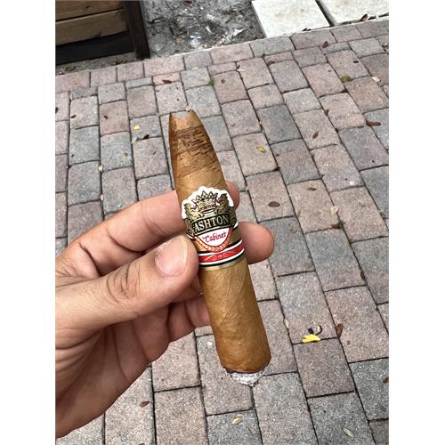 Ashton Cabinet Belicoso 5 1/4 * 52