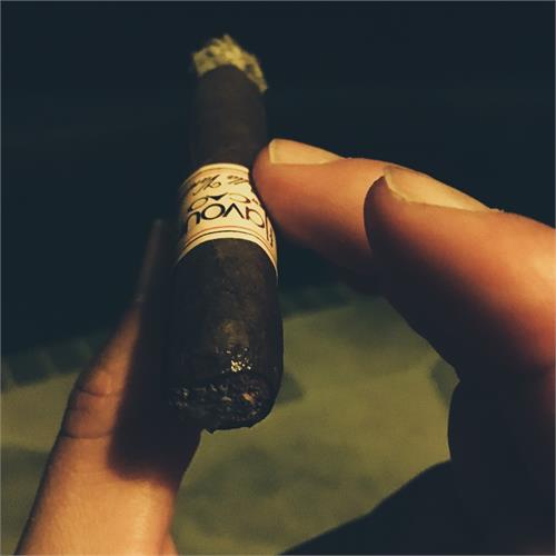 CAO Flavours Bella Vanilla Petit Corona 4  * 40