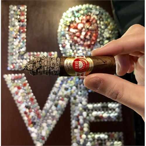 H. Upmann Vintage Cameroon Corona 5 1/2 * 44