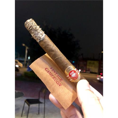H. Upmann Vintage Cameroon Corona 5 1/2 * 44