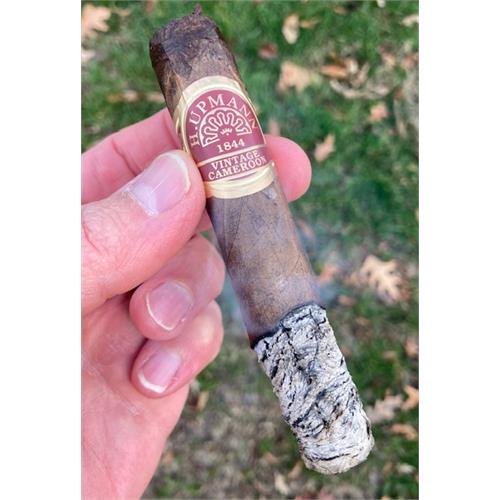 H. Upmann Vintage Cameroon Robusto 5  * 52