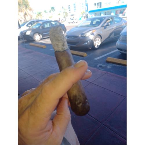 H. Upmann Vintage Cameroon Robusto 5  * 52