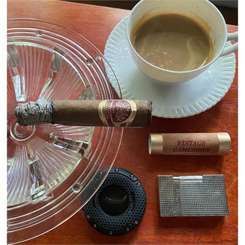 H. Upmann Vintage Cameroon Robusto 5  * 52
