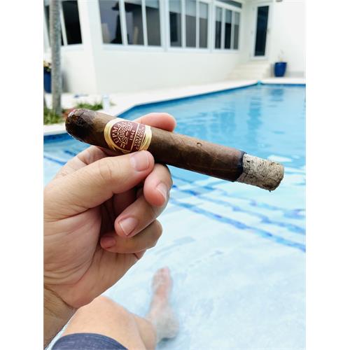 H. Upmann Vintage Cameroon Toro 6  * 54