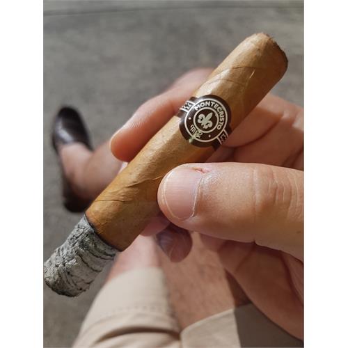 Montecristo Robusto 5  * 50