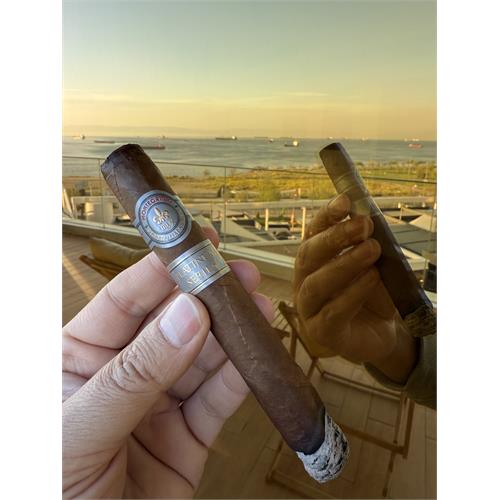 Montecristo Platinum Robusto 5  * 50