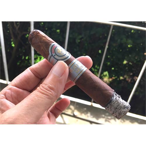 Montecristo Platinum Toro 6  * 50