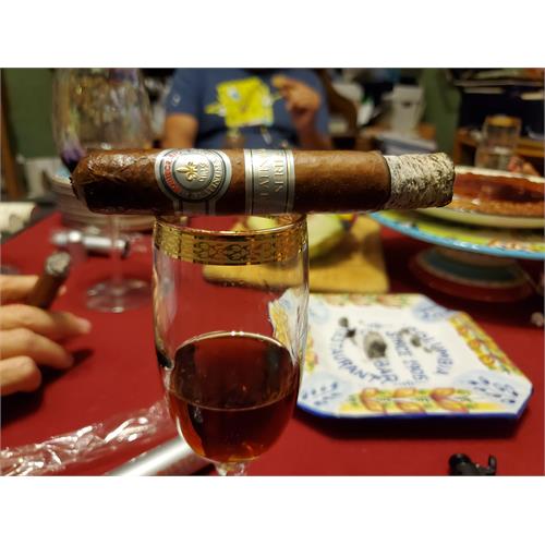 Montecristo Platinum Toro 6  * 50