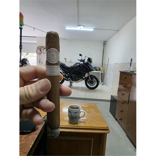 Montecristo White Churchill 7  * 54