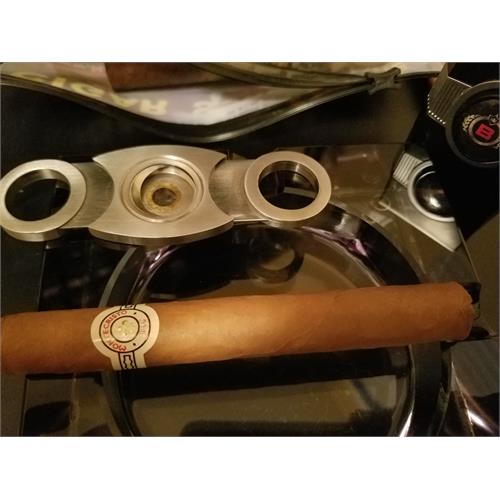 Montecristo White Court 5 1/2 * 44