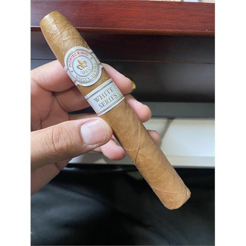 Montecristo White No. 2 6 1/8 * 52