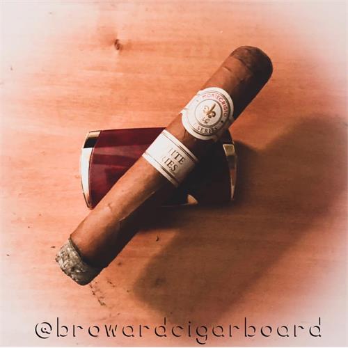 Montecristo White Rothchilde 5  * 52
