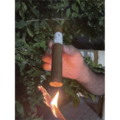 Montecristo White Toro 6  * 54