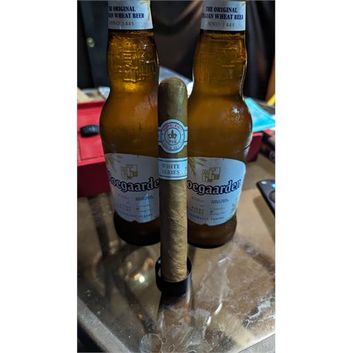 Montecristo White Toro 6  * 54