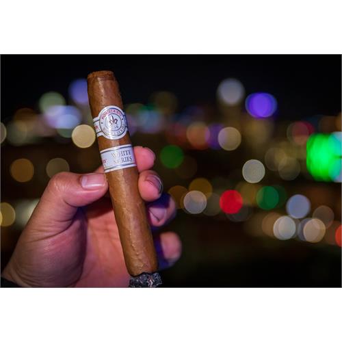 Montecristo White Toro 6  * 54