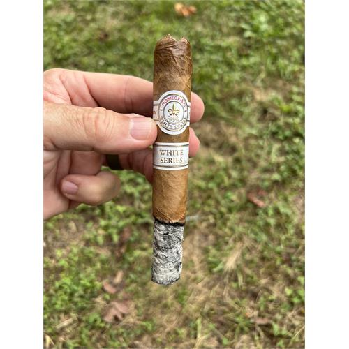 Montecristo White Toro 6  * 54