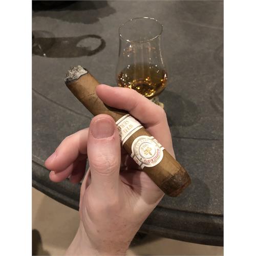 Montecristo White Toro 6  * 54
