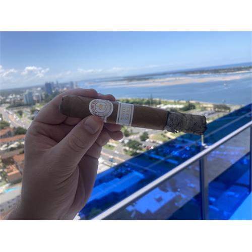 Montecristo White Toro 6  * 54