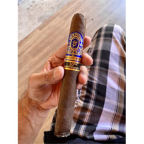 Perdomo Reserve 10th Anniversary Maduro Churchill 7  * 54