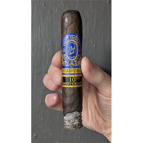 Perdomo Reserve 10th Anniversary Maduro Robusto 5  * 54