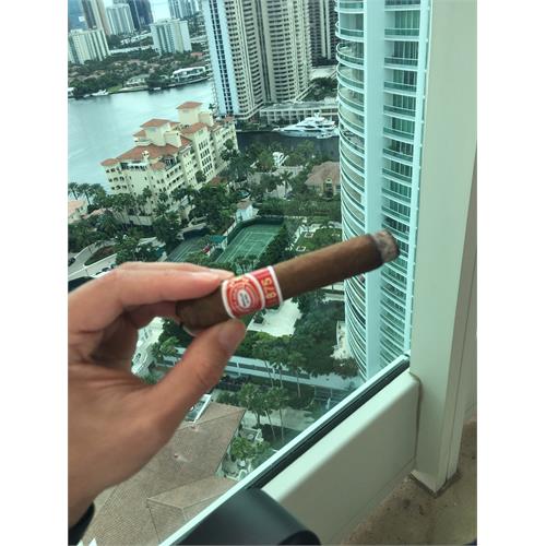 Romeo y Julieta 1875 Bully 5  * 50