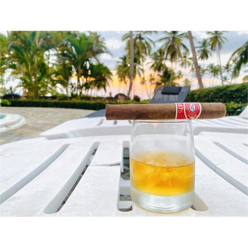 Romeo y Julieta 1875 Bully 5  * 50