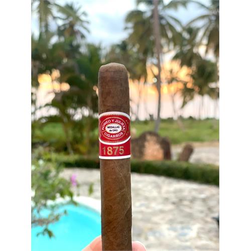 Romeo y Julieta 1875 Bully 5  * 50