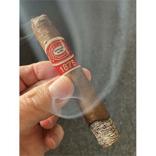 Romeo y Julieta 1875 Bully 5  * 50