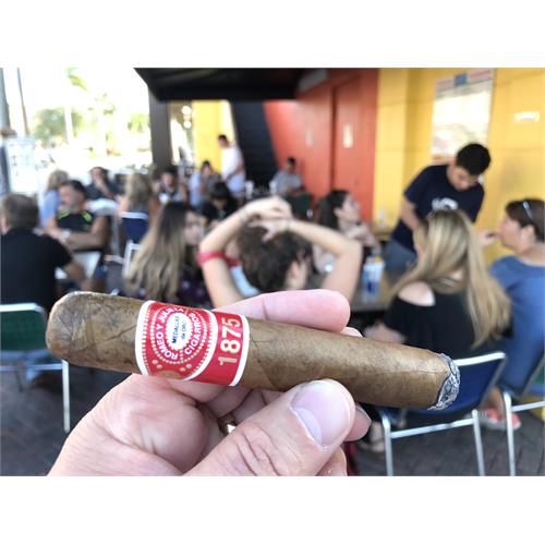 Romeo y Julieta 1875 Bully 5  * 50