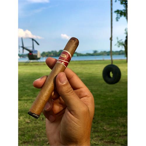 Romeo y Julieta Reserva Real Corona 5 1/2 * 44