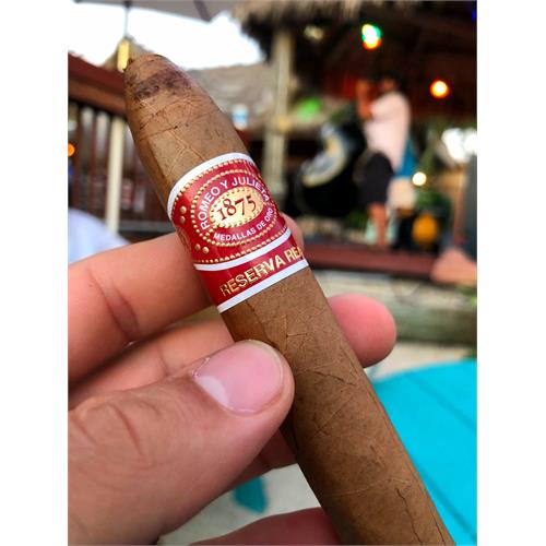 Romeo y Julieta Reserva Real No 2 6 1/8 * 52