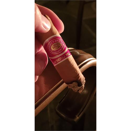 Romeo y Julieta Reserva Real Robusto 5  * 52
