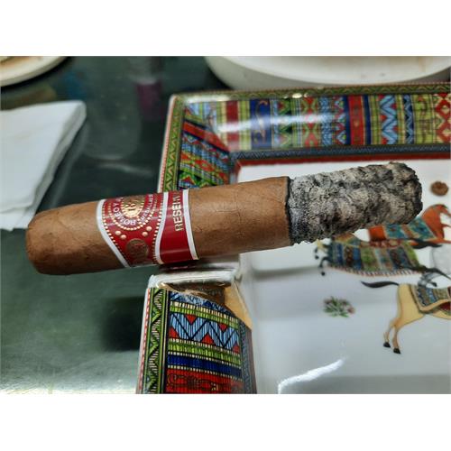 Romeo y Julieta Reserva Real Robusto 5  * 52