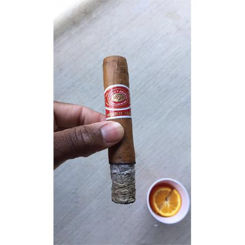 Romeo y Julieta Reserva Real Robusto 5  * 52