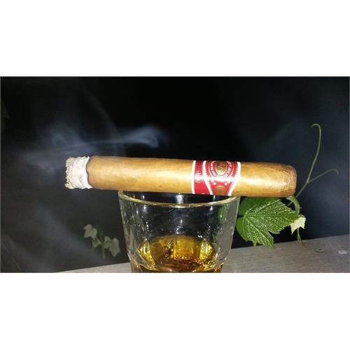 Romeo y Julieta Reserva Real Toro 6  * 54