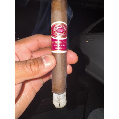 Romeo y Julieta Reserva Real Toro 6  * 54