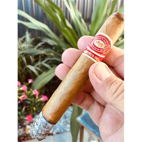 Romeo y Julieta Reserva Real Toro 6  * 54