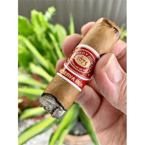 Romeo y Julieta Reserva Real Toro 6  * 54