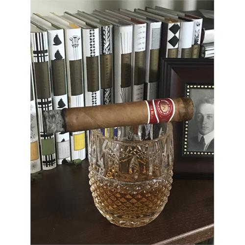 Romeo y Julieta Reserva Real Toro 6  * 54