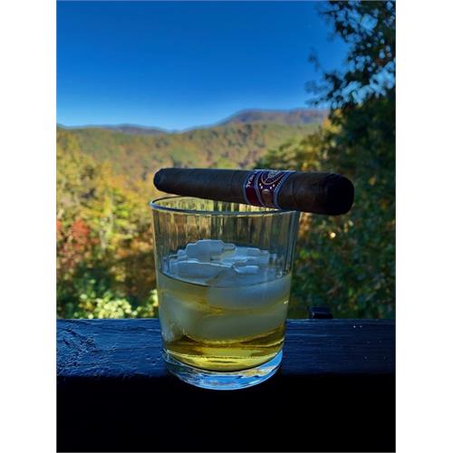 Romeo y Julieta Reserva Real Toro 6  * 54