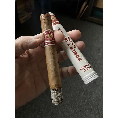 Romeo y Julieta Reserva Real Verona s Court 5 1/2 * 44