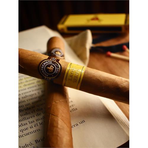Montecristo Classic Churchill 7  * 54