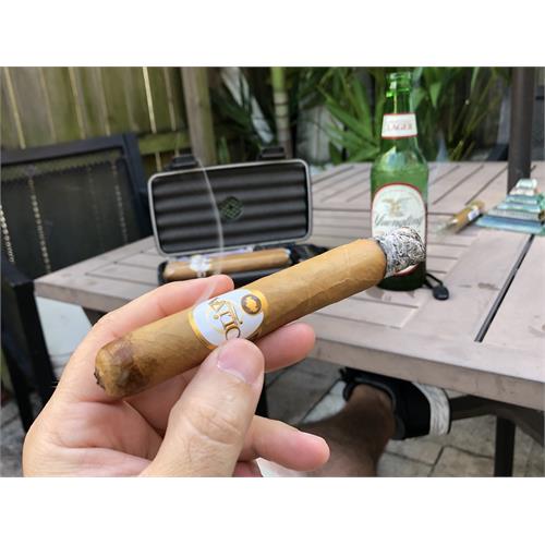 Oliva Connecticut Reserve Toro 6  * 50