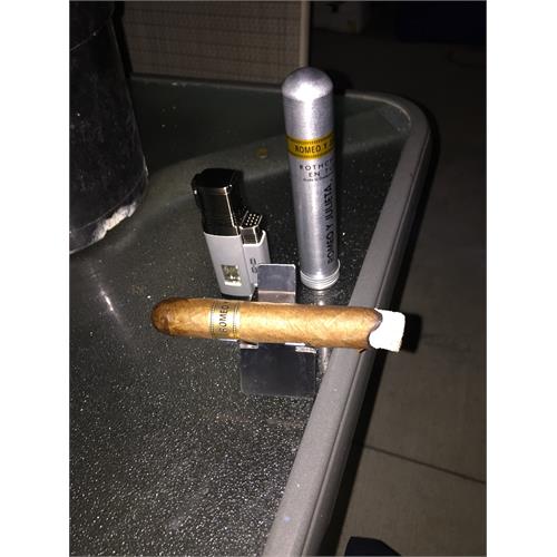 Romeo y Julieta 1875 Rothchilde en Tubo 5  * 50