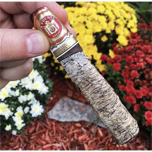 Arturo Fuente Anejo Shark No. 77 5 7/8 * 64