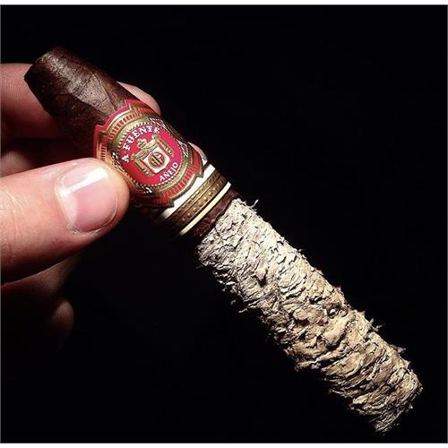 Arturo Fuente Anejo Shark No. 77 5 7/8 * 64