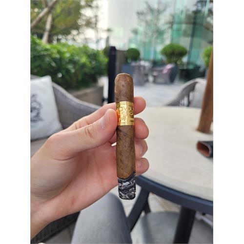 CAO Flavours Gold Honey Petit Corona 4  * 40