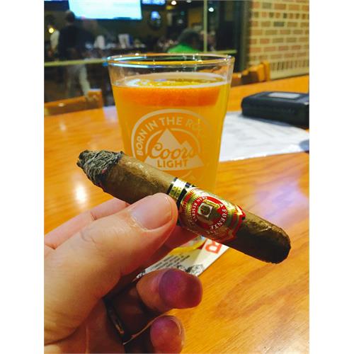 Arturo Fuente Hemingway Short Story Natural 4  * 49