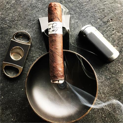 Liga Privada No. 9 Robusto 5  * 54