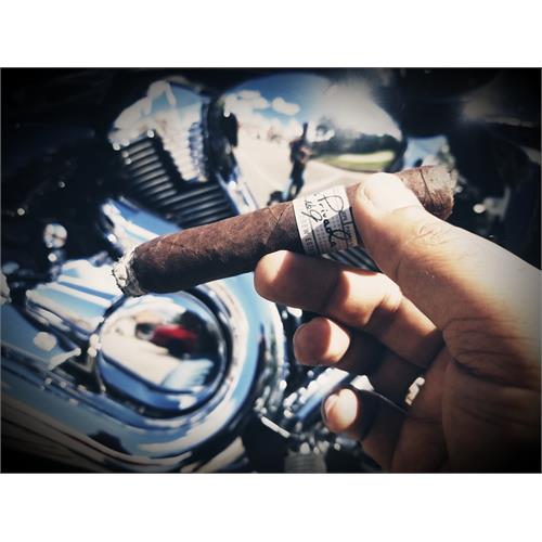 Liga Privada No. 9 Robusto 5  * 54